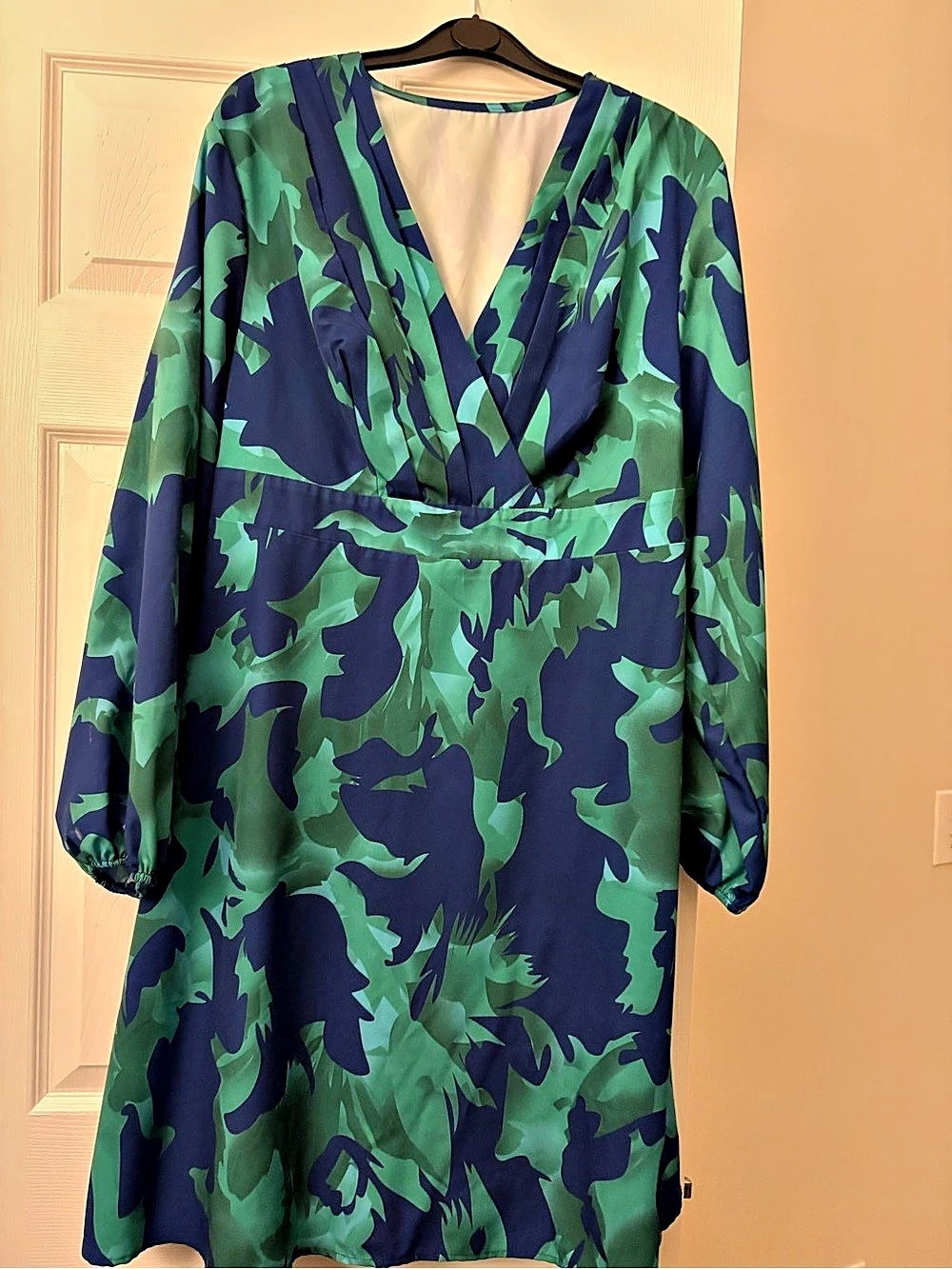 SHEIN Curve Abstract Mini Dress Green & Blue OXL Like New